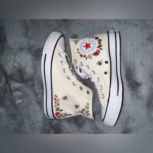 Converse never worn outside - Picture 2 of 2